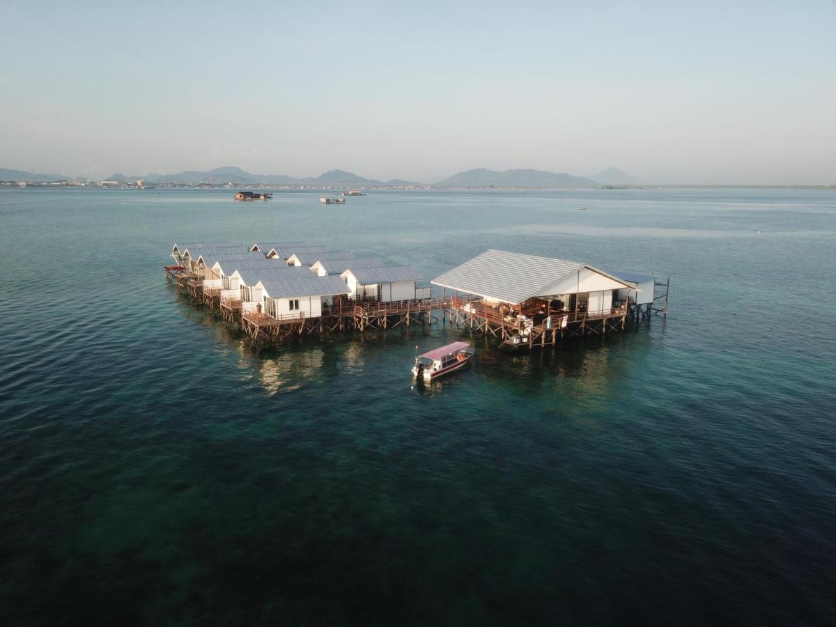 Shun Shun Water Bungalows Hotel Semporna Exterior photo