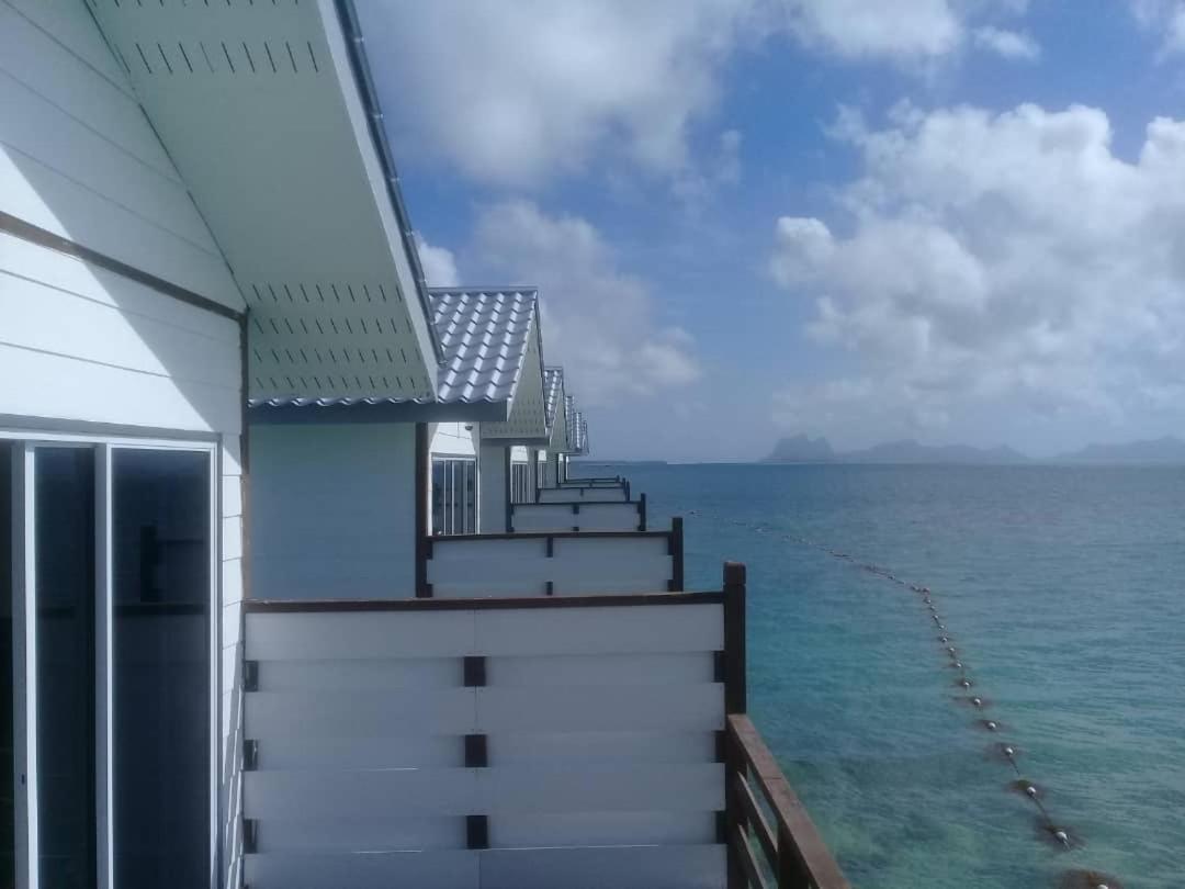 Shun Shun Water Bungalows Hotel Semporna Exterior photo