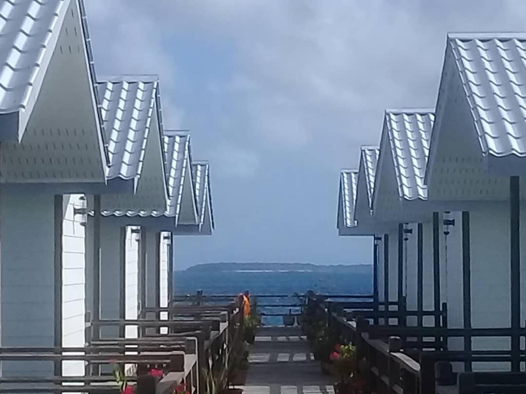 Shun Shun Water Bungalows Hotel Semporna Exterior photo